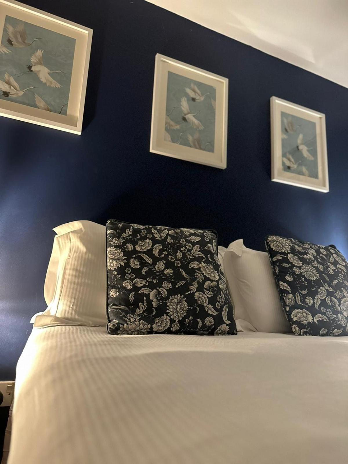 The Kings Arms Inn Montacute Екстериор снимка