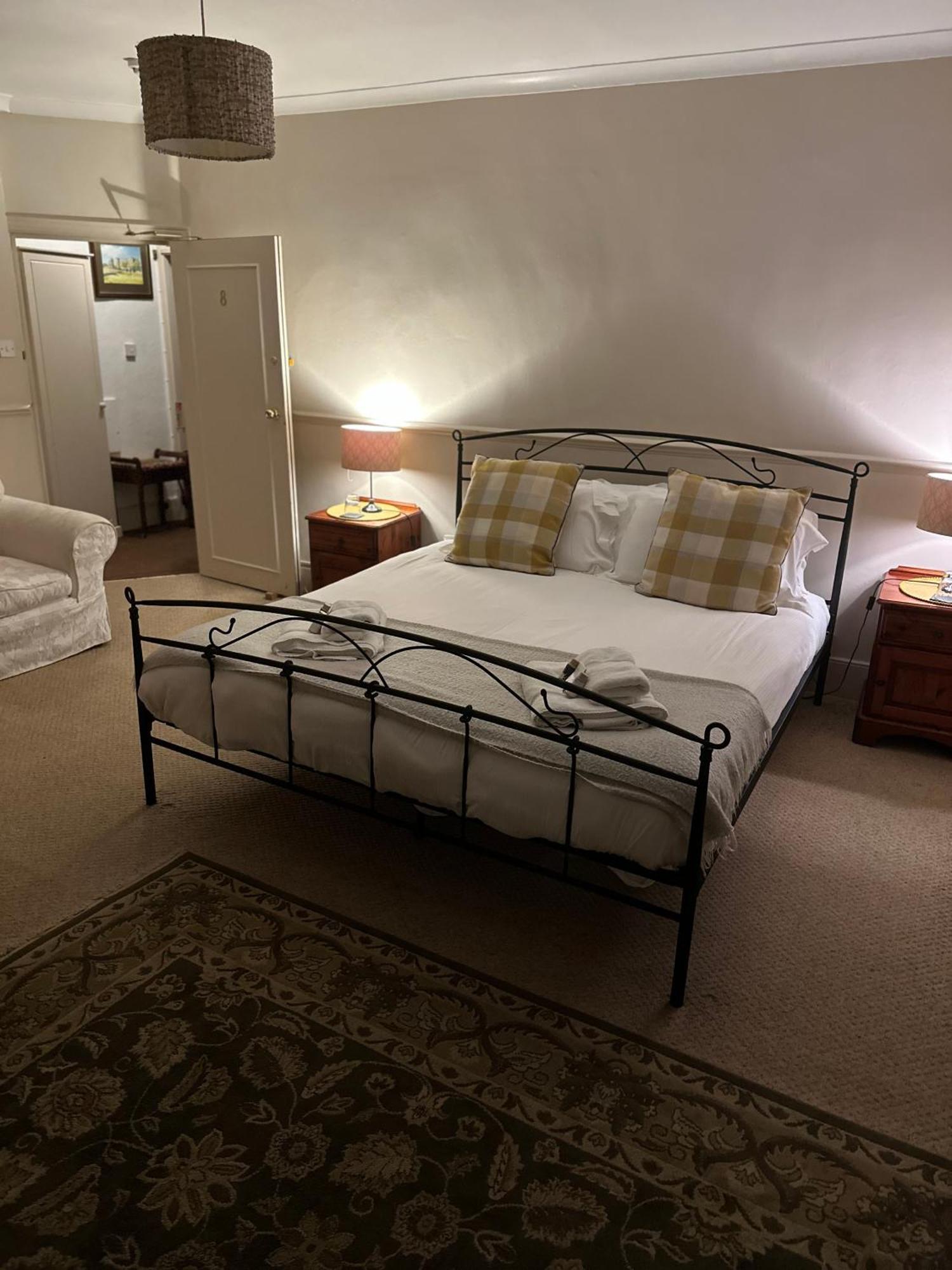 The Kings Arms Inn Montacute Стая снимка